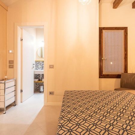 Dreamy Apartment Tre Corone Old Town Desenzano del Garda Zewnętrze zdjęcie