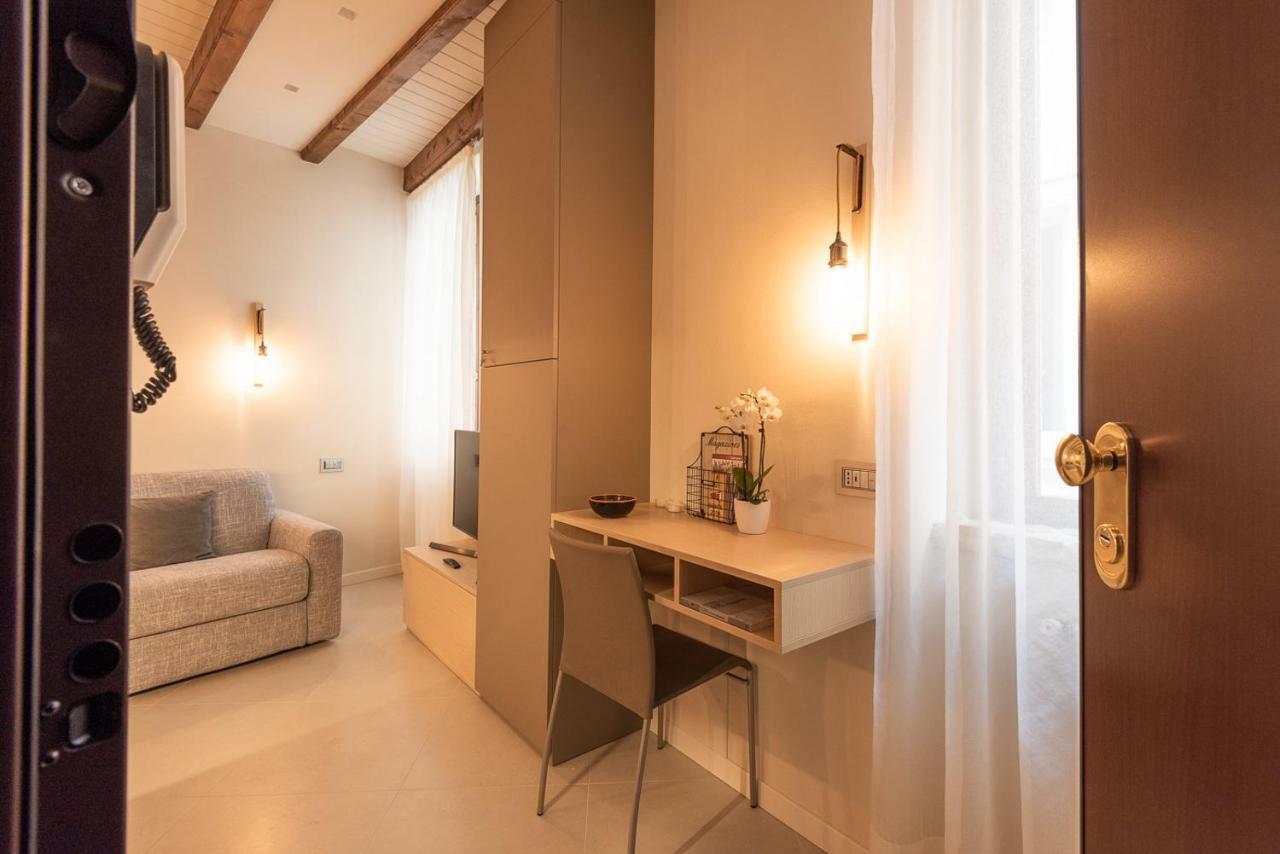Dreamy Apartment Tre Corone Old Town Desenzano del Garda Zewnętrze zdjęcie
