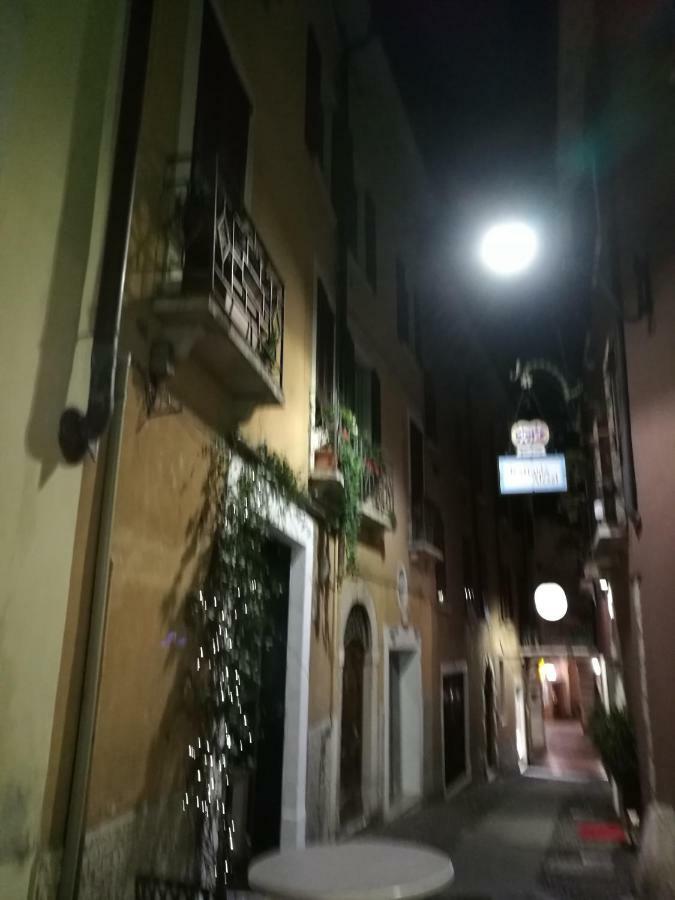 Dreamy Apartment Tre Corone Old Town Desenzano del Garda Zewnętrze zdjęcie